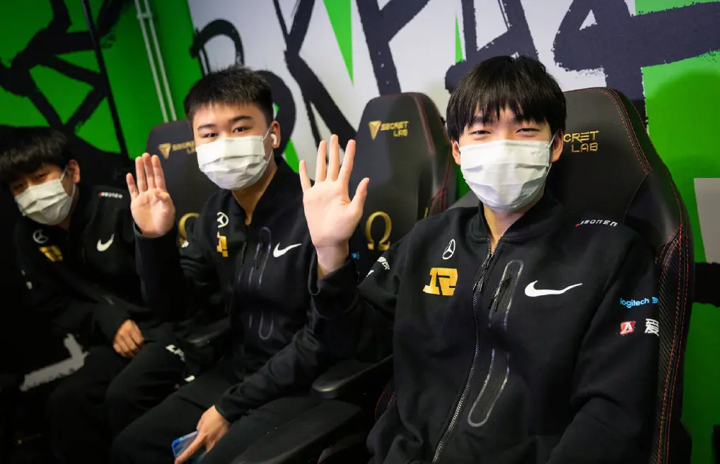 开云体育登录-PSG碾压JDG，ShowMaker关键团战开团秒人峡谷大战半决赛，技惊四座