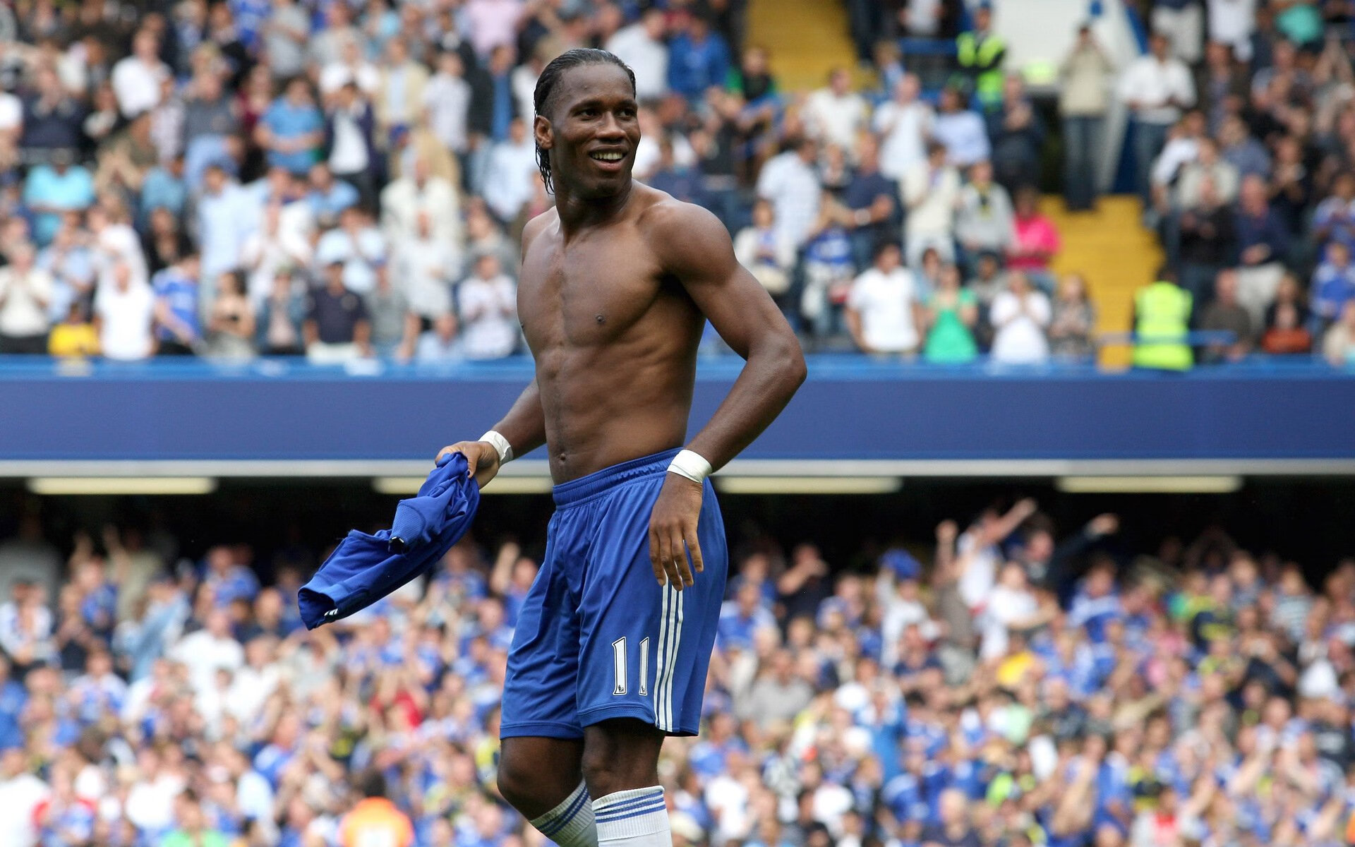 伊布神话再现,39岁传奇在亚洲沙漠的制胜一击,伊朗球迷为他欢呼!